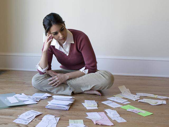 Ser organizado no orçamento é algo essencial para quem vive sozinho / Foto: Shitterstock/Divulgação