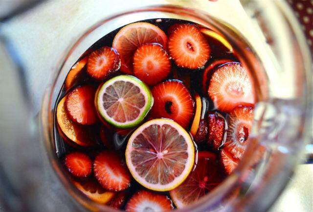 Sangria é bebida para qualquer estação (ShutterStock)