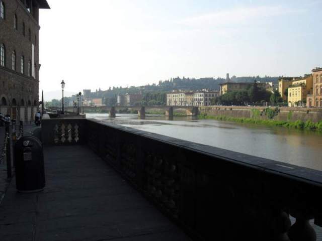 Acordando as 5h da manhã para ver o Rio Arno, em Florença, sem uma multidão ao seu redor (Arquivo pessoal)