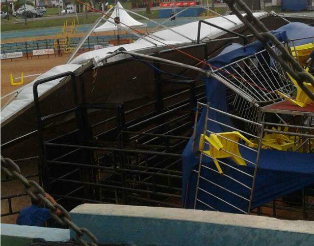 Parque de exposições ficou danificado (Via WhatsApp)