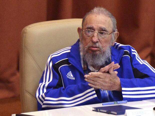 O ex-presidente de Cuba Fidel Castro participa da cerimônia de encerramento do 7º congresso do Partido Comunista Cubano em Havana. (Omara Garcia/AIN/Reuters)