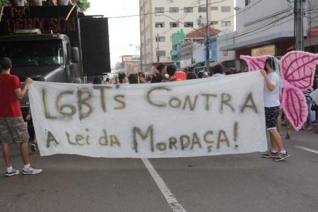 Faixa de protesto contra a lei municipal da mordaça (Luiz Alberto)