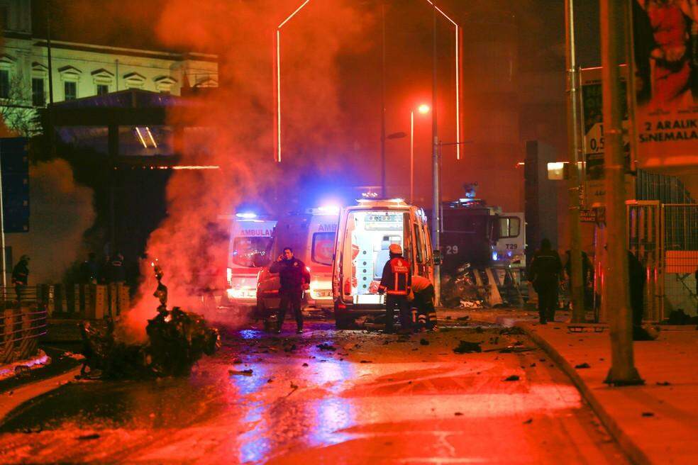 Explosão em Istambul deixa feridos neste sábado (10) (Murad Sezer / Reuters)