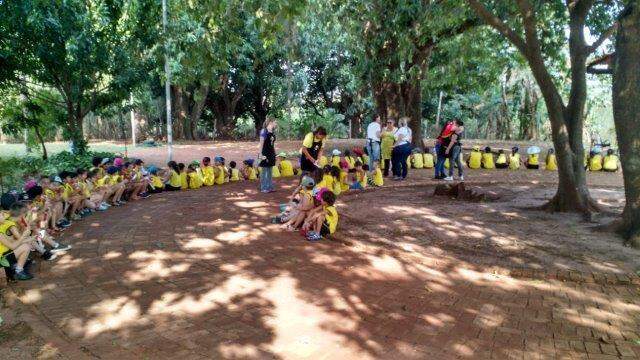 As crianças, durante um passeio da escola (divulgação)