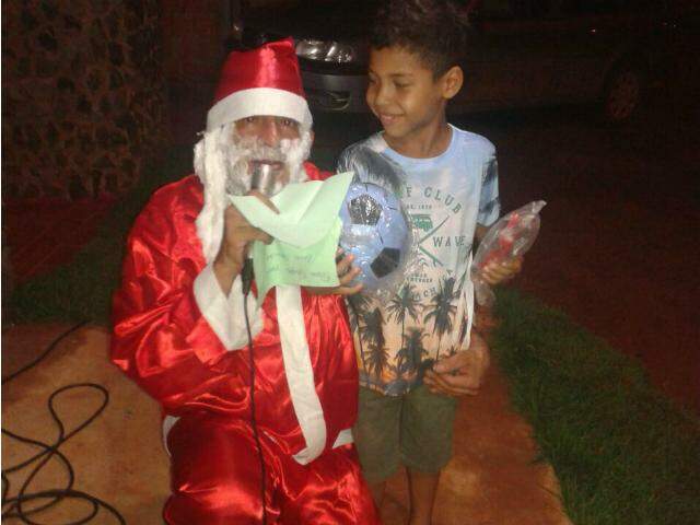 Antônio, durante entrega de presentes no Centenário (Arquivo Pessoal)