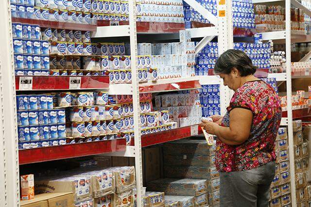 Presente na maioria das sobremesas, o leite condensado foi um dos supérfluos que foi removido ou teve a compra diminuída. 