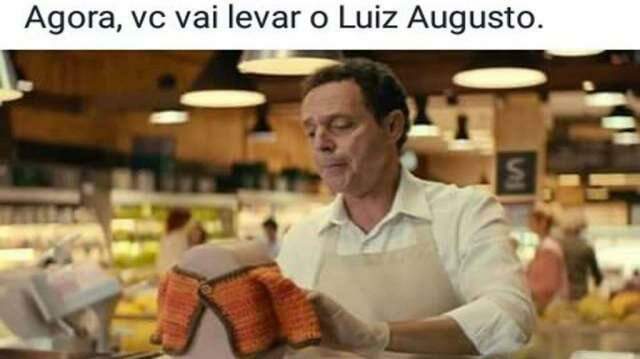 Estes memes provam que brasileiro pode até comer papelão, mas não perde a piada
