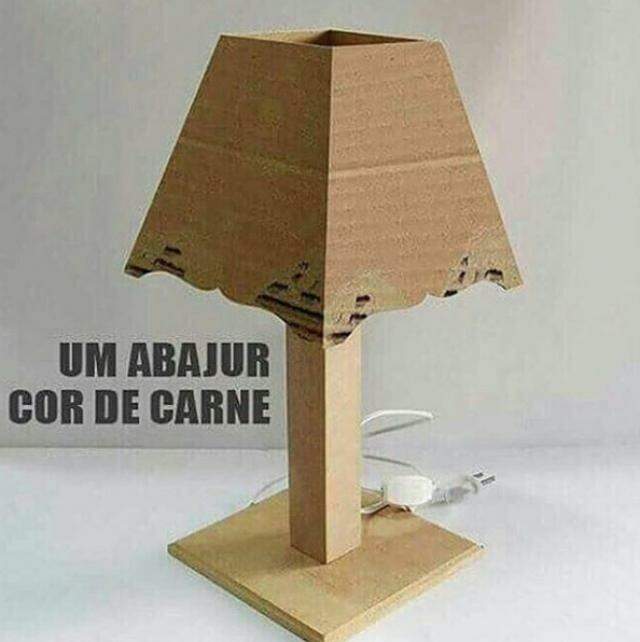 Estes memes provam que brasileiro pode até comer papelão, mas não perde a piada