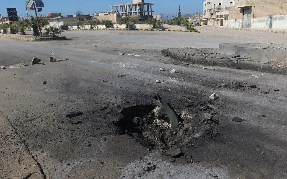 Ativistas da oposição dizem que aviões de guerra sírios ou russos teriam sido responsáveis por lançar foguetes na cidade; ambos os governos negam (Foto - Reuters/Ammar Abdullah)