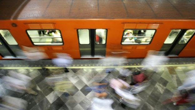 O metrô da Cidade do México tem vagões exclusivos para mulheres para combater o assédio (AFP)