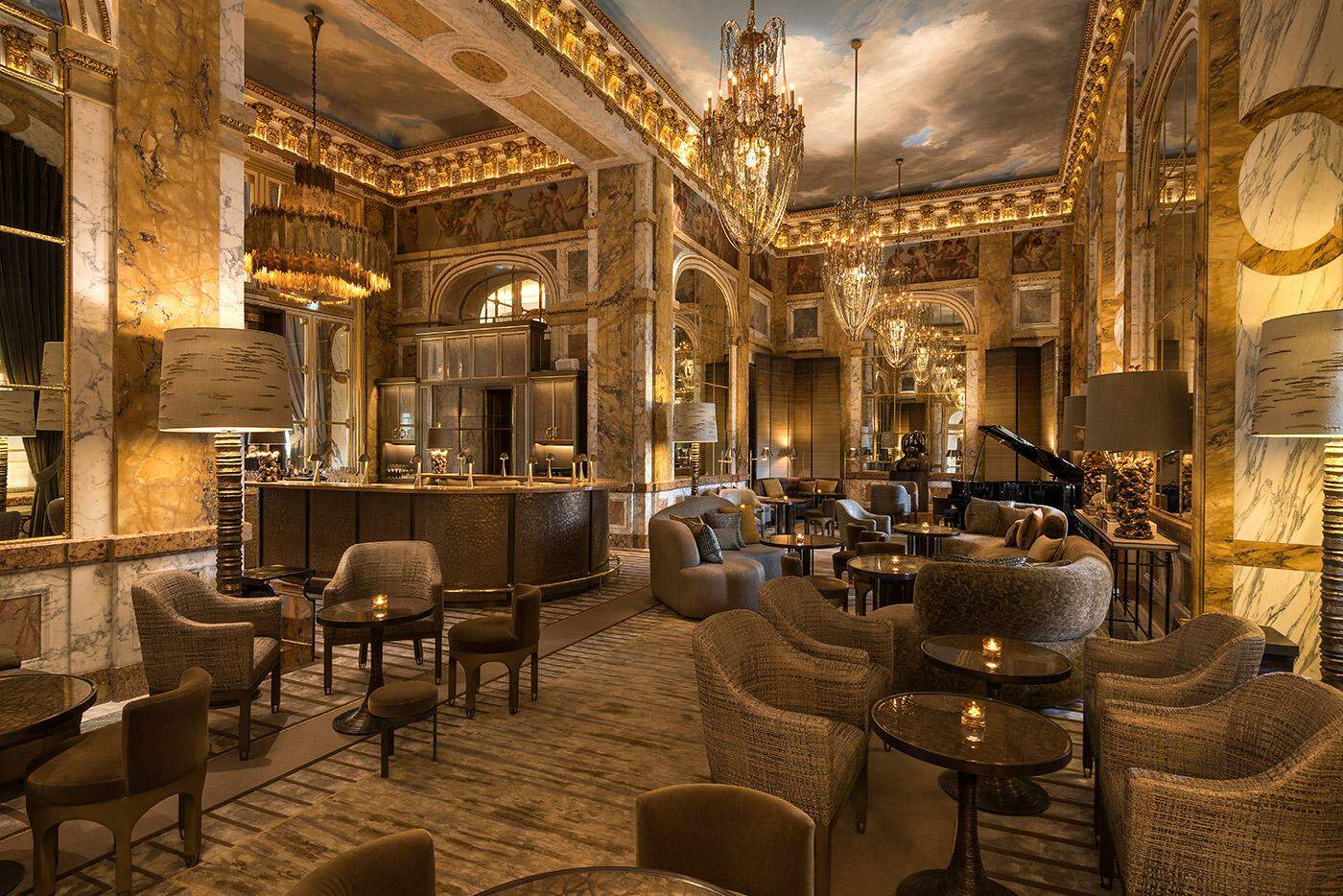 O maravilhoso Hotel de Crillon, reabre em Paris.