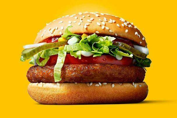 McDonald's anuncia lançamento de hambúrguer vegano no cardápio.