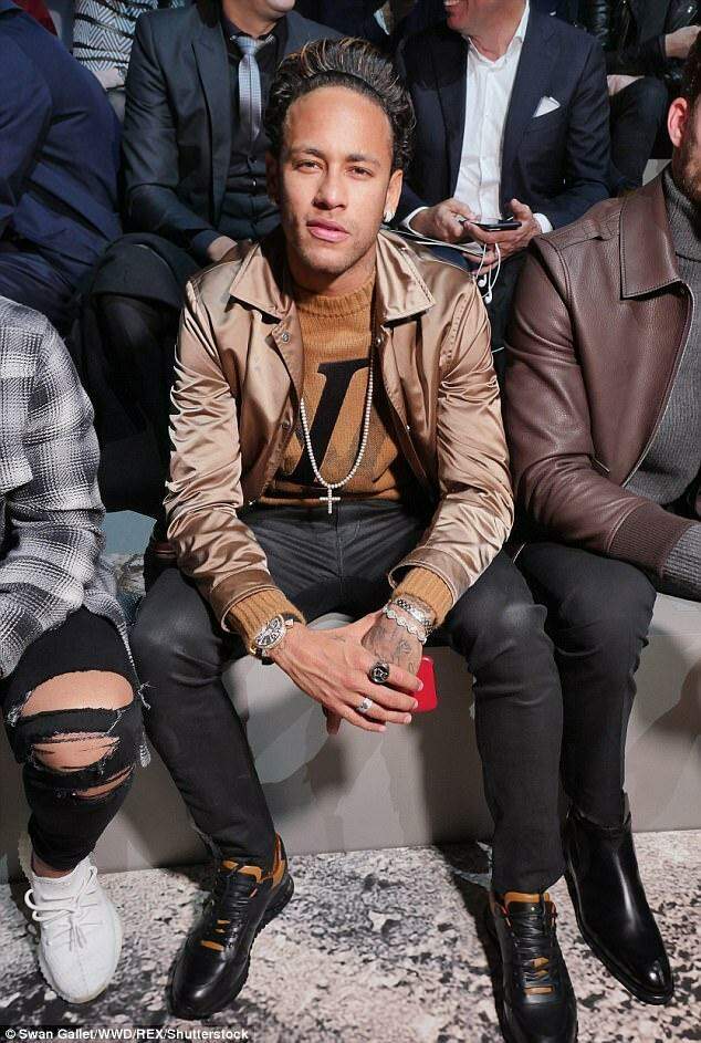 Fila A da Louis Vuitton tem Neymar e mais.