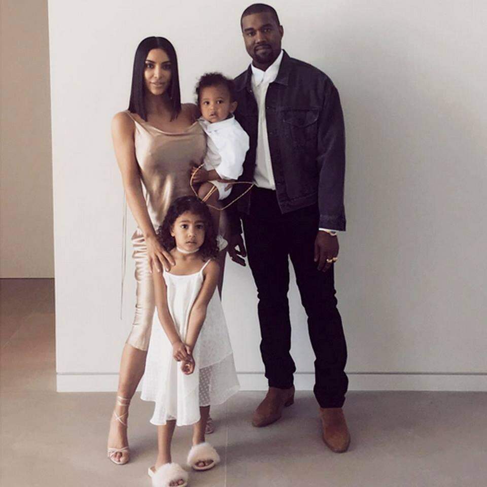 Nasce filha de Kim Kardashian e do rapper Kanye West,gerada por barriga de aluguel