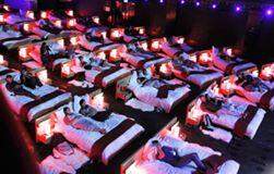 No escurinho do Cinema. Um cinema feito para casais.