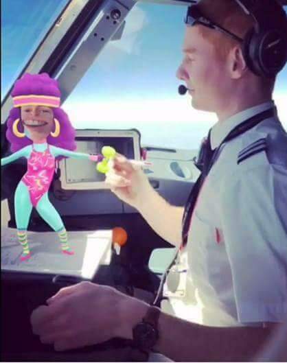 Pilotos são suspensos por postarem brincadeiras no snapchat durante voo
