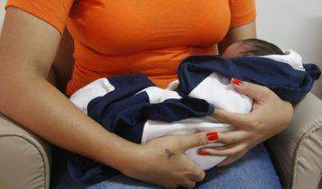 18 mulheres se apoiam para exercer a maternidade atrás das grades