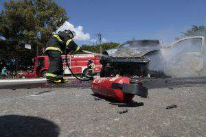 VÍDEO: família tem carro destruído por incêndio em frente ao CMO