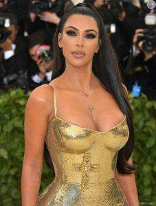 Kim Kardashian será homenageada por seu poder de influência na moda