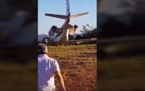 Avião que levava DJ Alok sai da pista durante decolagem em Minas Gerais