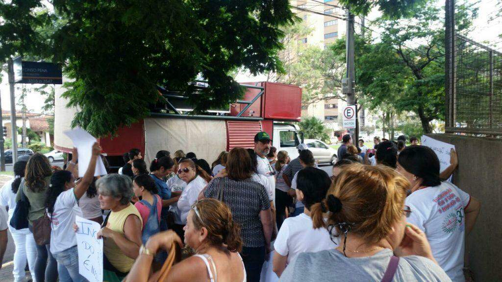 Com trio elétrico, servidores protestam por diálogo com Marquinhos na negociação salarial