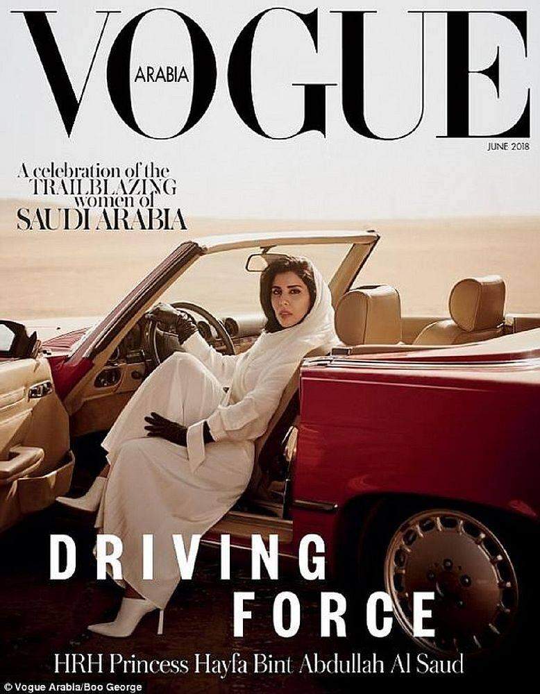 O rei da Arábia Saudita autoriza mulheres a tirar licença para dirigir