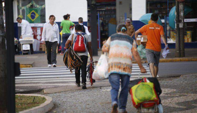 20 anos após Camelódromo, ambulantes voltam para ruas centrais de Campo Grande