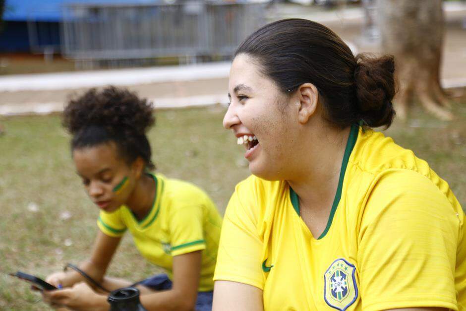 Após vitória por 2 a 0, torcedores e ambulantes renovam esperanças na Seleção Brasileira