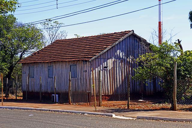 Pelos bairros: 10 casas de madeira que resistem ao tempo e à modernidade