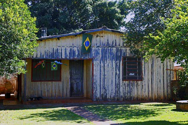 Pelos bairros: 10 casas de madeira que resistem ao tempo e à modernidade