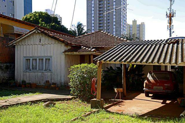 Pelos bairros: 10 casas de madeira que resistem ao tempo e à modernidade