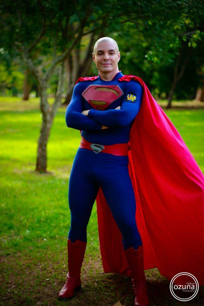 Liga do Bem - Superman é um dos que ficou careca para mostrar o poder dos pequenos heróis. (Foto: Divulgação)