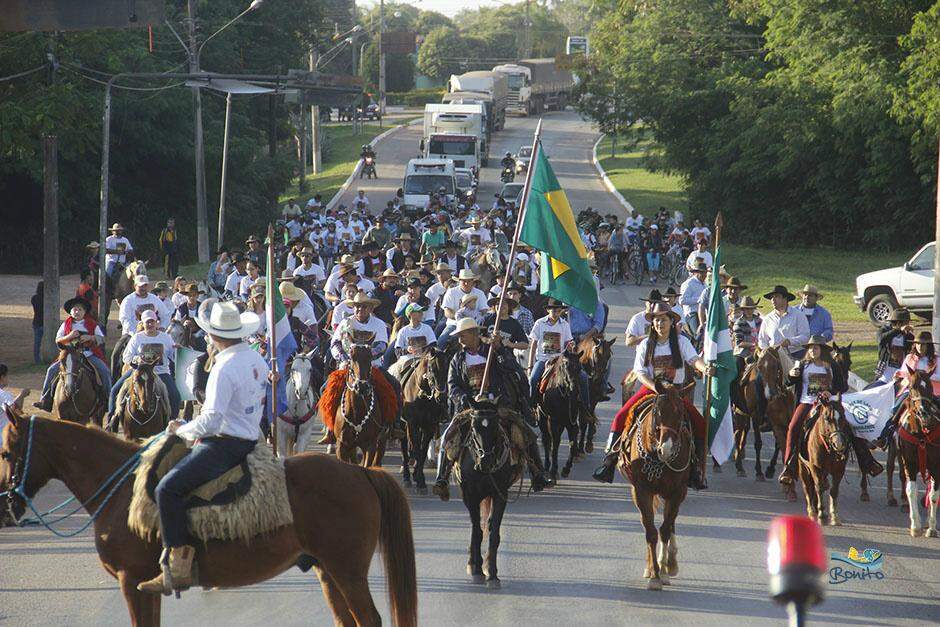 Festas Juninas - A cavalgada é uma das atrações da Festa de São Pedro em Bonito. (Prefeitura de Bonito)