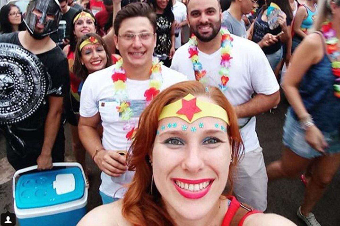 No 'Dia da Selfie', as 27 maneiras de tirar fotos sozinhas e suas nomenclaturas