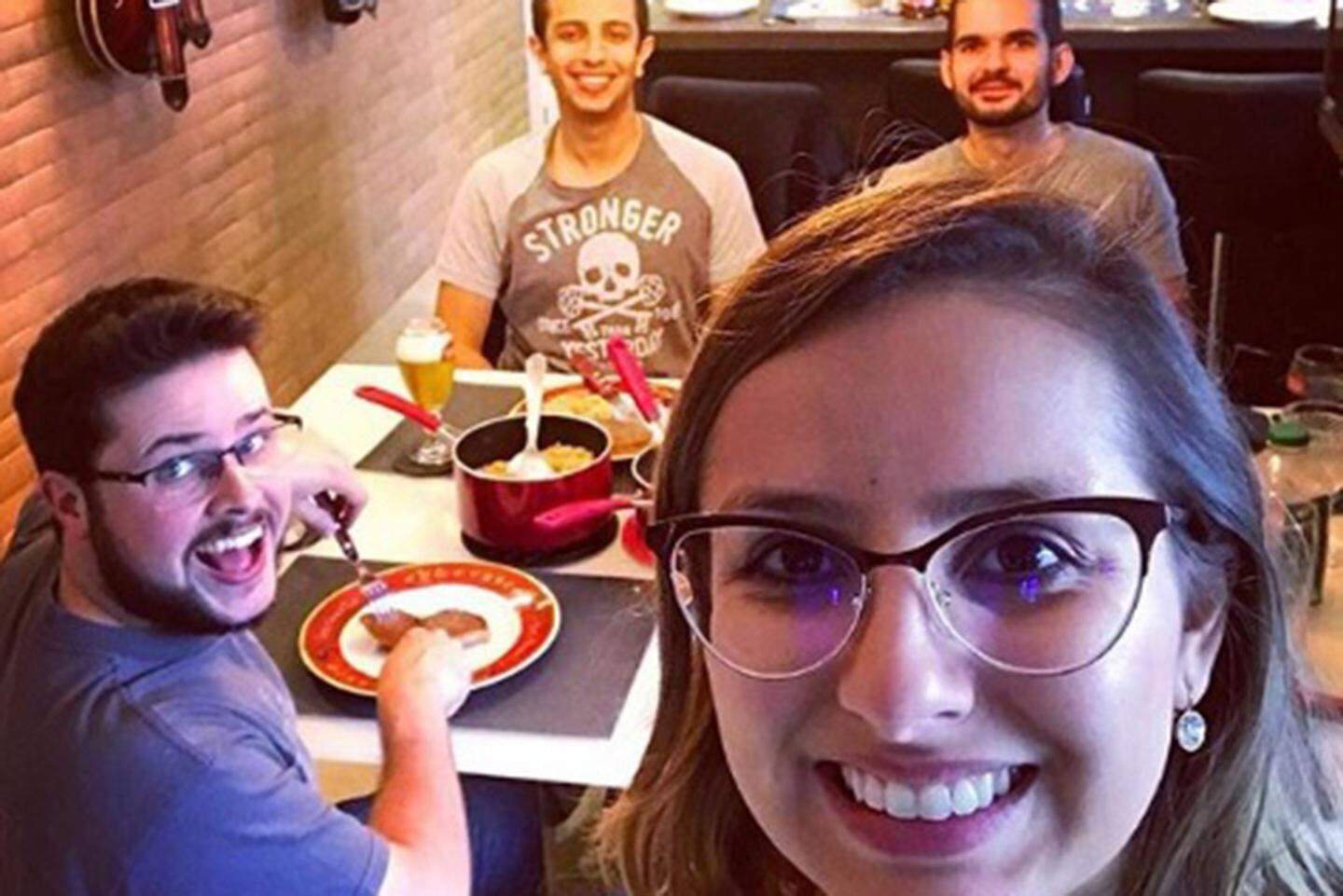 No 'Dia da Selfie', as 27 maneiras de tirar fotos sozinhas e suas nomenclaturas