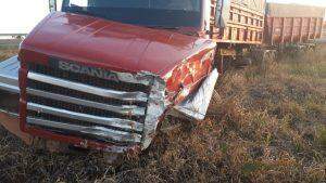 Motorista de 43 anos morre após colidir em caminhão na BR-158
