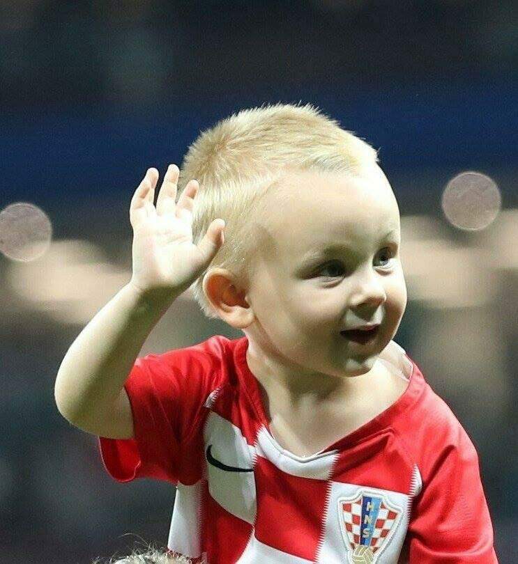 O filho do jogador croata Domagoj Vida seguiu fazendo sucesso na Web