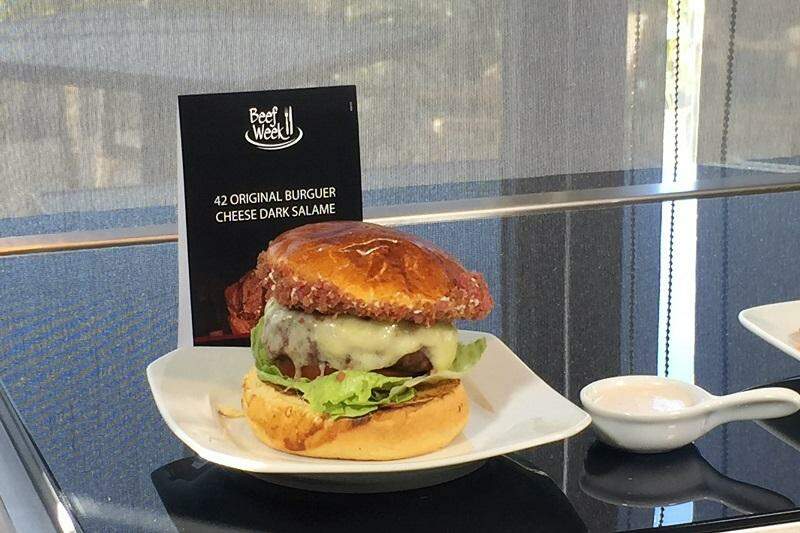 Qualidade da Carne de Mato Grosso do Sul - A aposta do 42 Original Burger é um sanduiche que o Darth Vader gostaria de comer. | Foto: Tatiana Marin