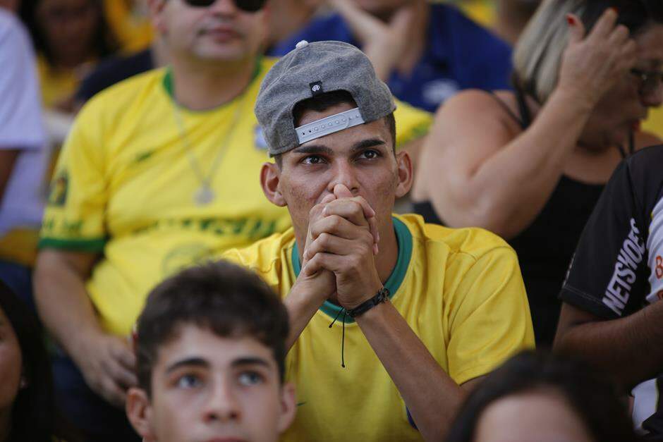 GALERIA: Na hora de torcer pelo Brasil, gesto de fé une campo-grandenses