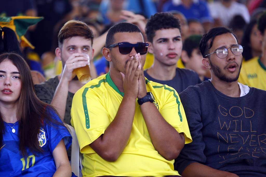 GALERIA: Na hora de torcer pelo Brasil, gesto de fé une campo-grandenses