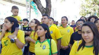 Início tenso de jogo paralisa torcedores na Praça do Rádio em Campo Grande