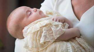 William e Kate batizam o filho, príncipe Louis, em Londres