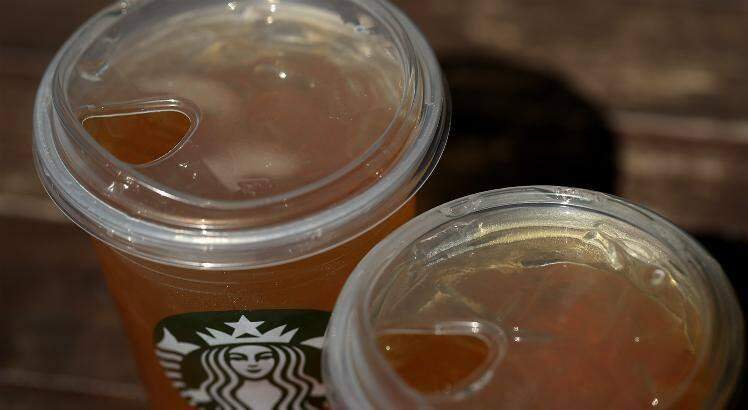 Mudanças nos cafés da Starbucks: as tampas serão de polipropileno a partir de 2020.