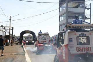 Seis mil pessoas enfrentam sol na arquibancada para acompanhar Copa Truck