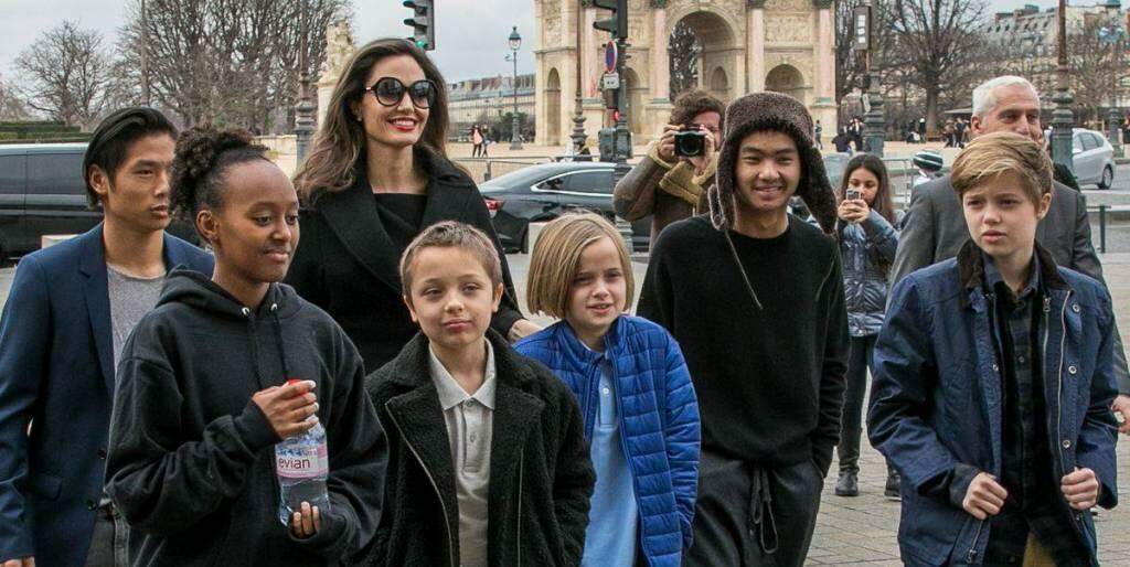 Revista americana afirma que Angelina Jolie pensa em adotar mais um filho