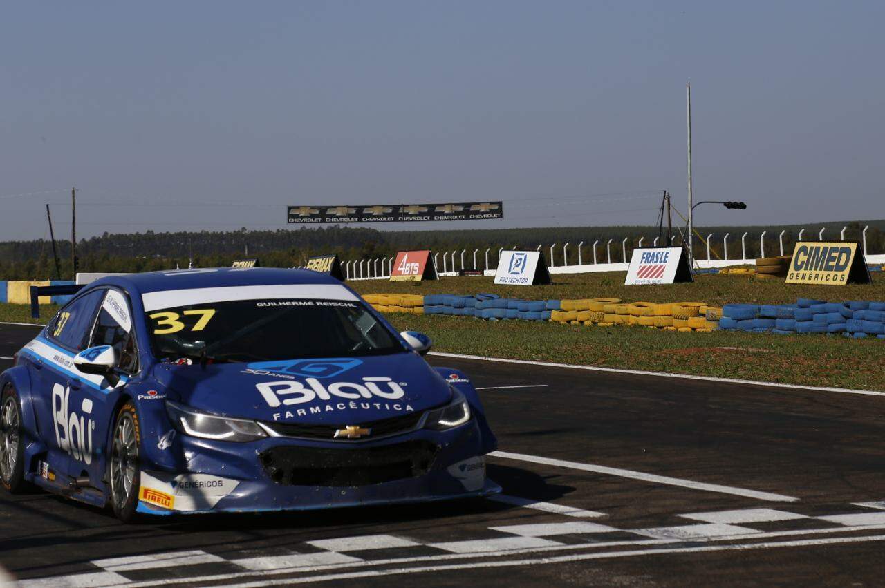 Campo-grandenses pulam cedo da cama pra ver Rubinho Barrichello na Stock Car