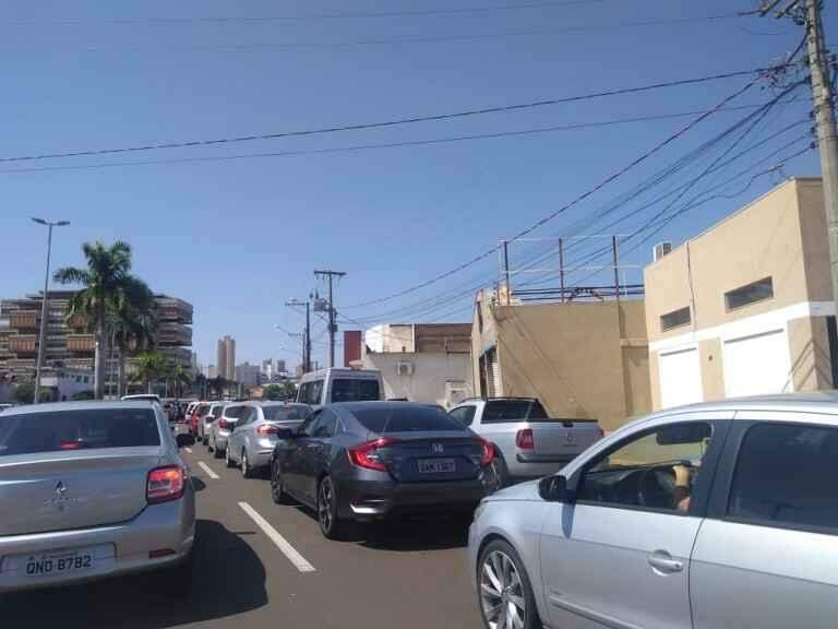 Falta de sinalização em obras é motivo de queixas entre motoristas em Campo Grande