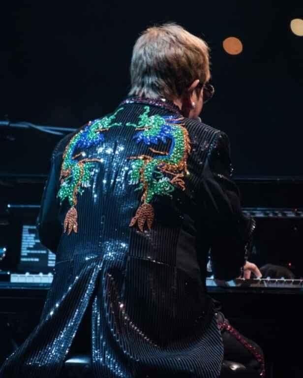 Elton John veste Gucci em turnê de despedida
