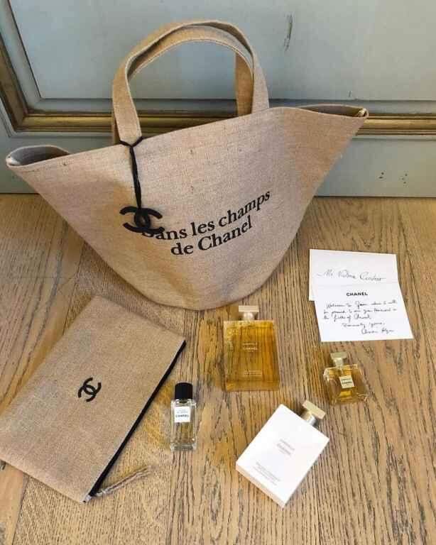 Chanel mantém campos de flores para cultivar perfumes em Grasse
