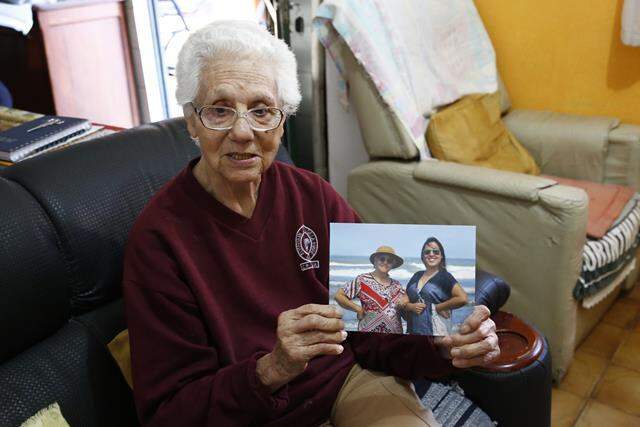 Depois de uma vida de "peleja", aos 82 anos dona Anair conheceu o mar